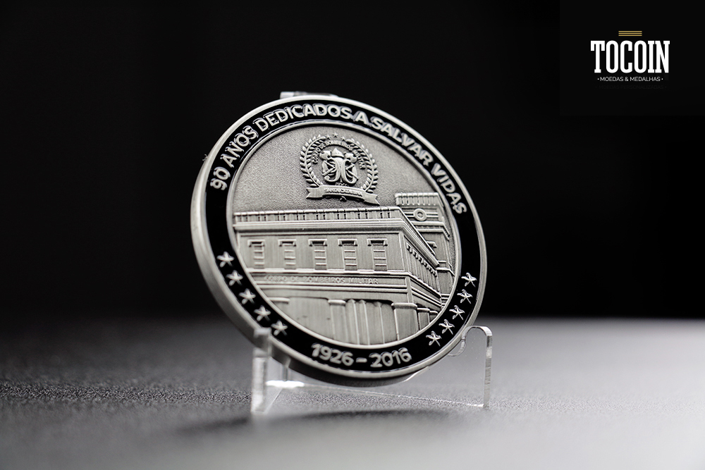 moedas e medalhas comemorativas para os 90 anos de fundação do CBMSC