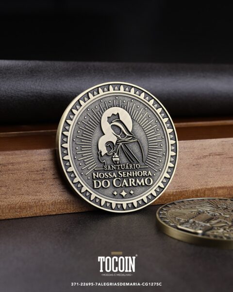 Moeda corporativa personalizada (challenge coin) – presente para funcionários e empresas – 371-22695-7ALEGRIASDEMARIA-CG1275C