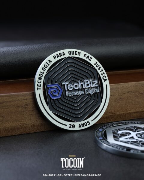 Moeda corporativa personalizada (challenge coin) – presente para funcionários e empresas – 304-20091-GRUPOTECHBIZ20ANOS-02340C