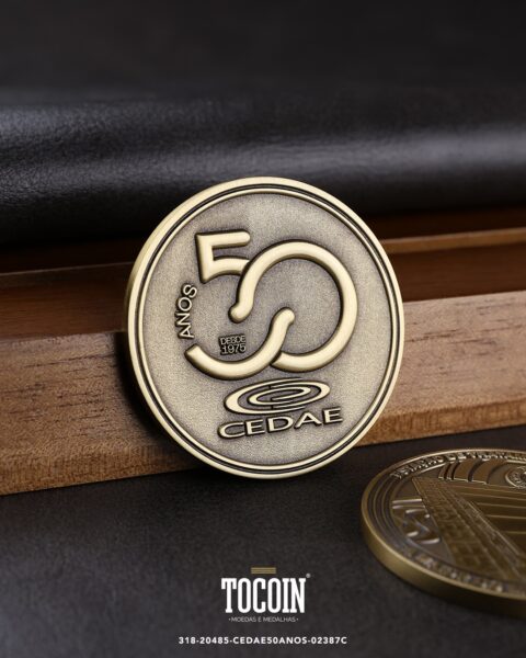 Moeda corporativa personalizada (challenge coin) – presente para funcionários e empresas – 318-20485-CEDAE50ANOS-02387C